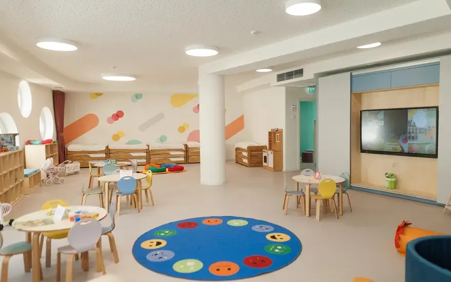 The Startica kindergarten website, in three languages
